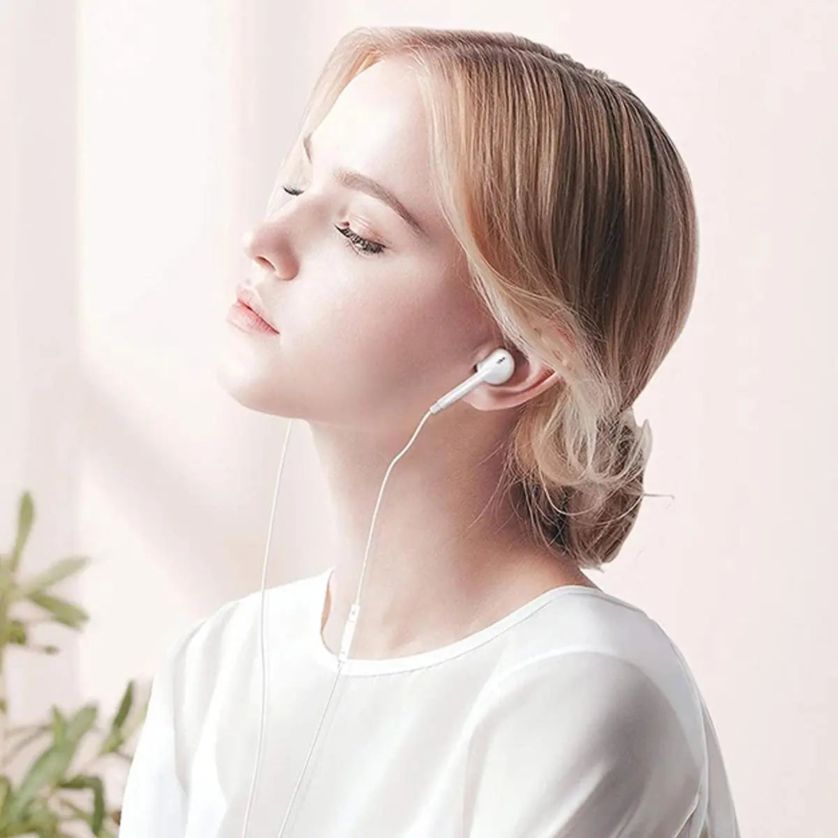 USB-C Wired Earphones with Built-In Microphone & Volume Control – Hi-Fi In-Ear Headphones Compatible with Android Devices, Type-C Audio Earbuds